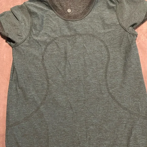 Lululemon t-shirt - Picture 4 of 4